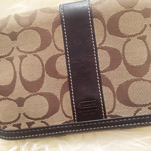 Coach wristlet - Picture 2 of 4